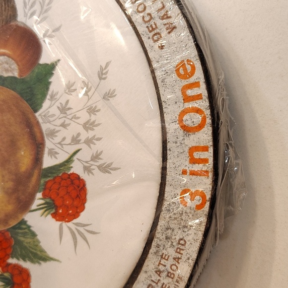 1974 3 in one hot plate cheese board & wall plaque with knife and hanger. - Picture 3 of 7